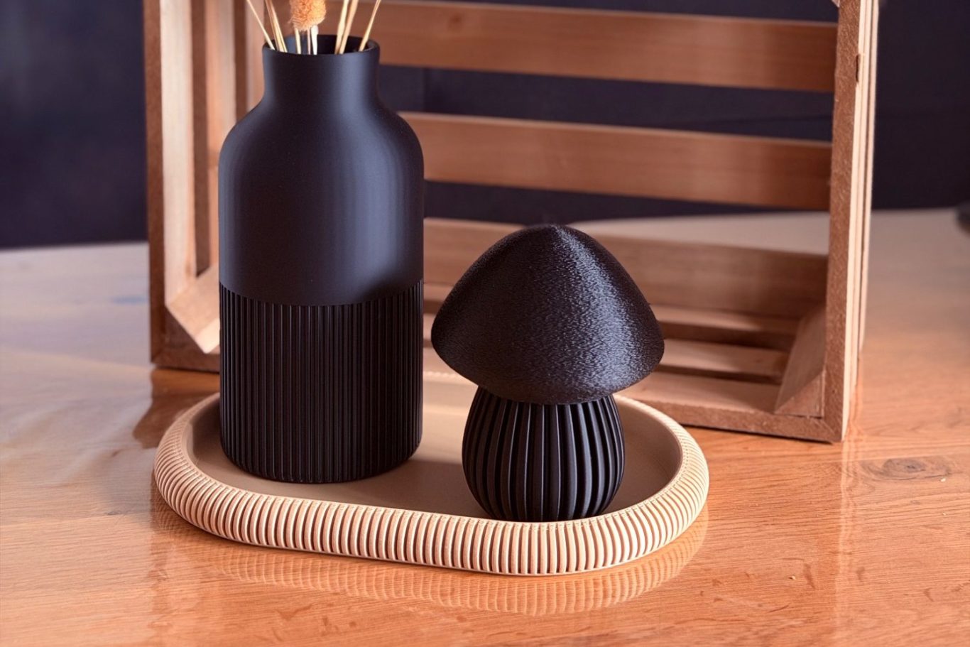 Schwarze Japandi Vase mit Spitzpilz – 3D-Druck-Deko von 3Dstüberl.de