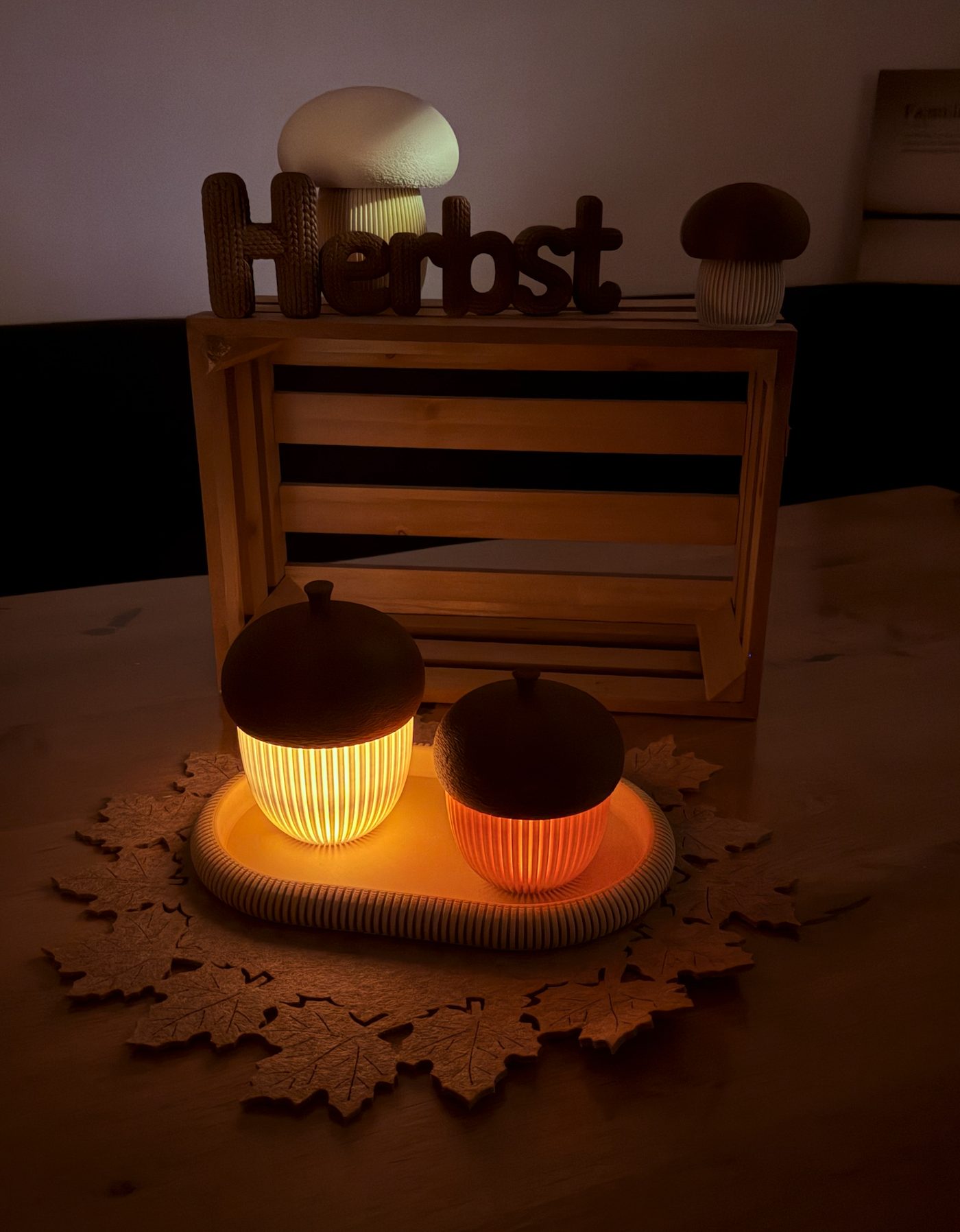 Eichelset mit LED Beleuchtung und Schale – 3D-Druck-Deko von 3Dstüberl.de